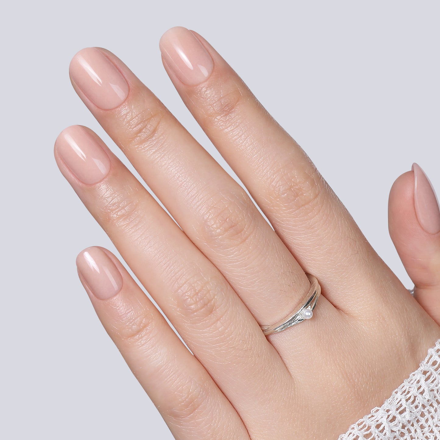 UNA GELLA short round press-on nails in nude pink with soft gel finish, 16 sizes, reusable, designed for easy application.